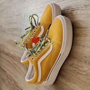 NWT SZ9.5 WOMENS PLATFORM VANS